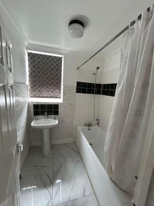 East London 2 Bedroom Flat Zewnętrze zdjęcie