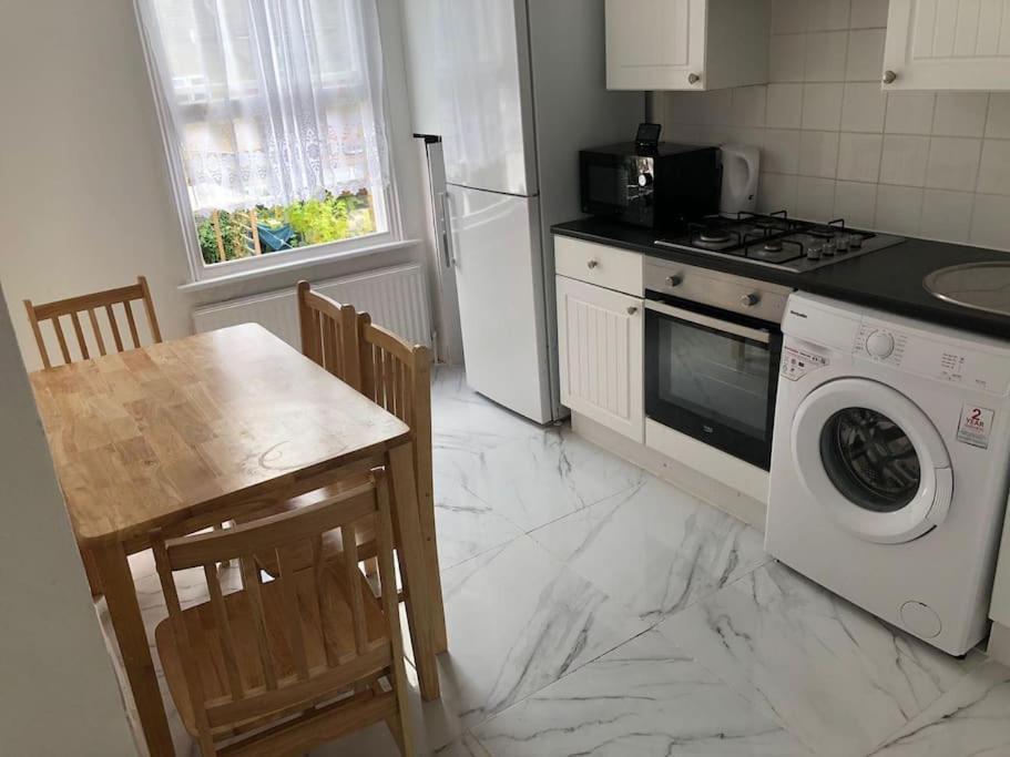 East London 2 Bedroom Flat Zewnętrze zdjęcie
